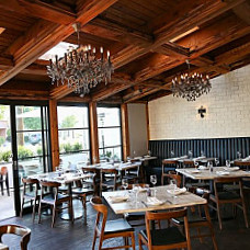 Luke Bar Restaurant Woodland Hills