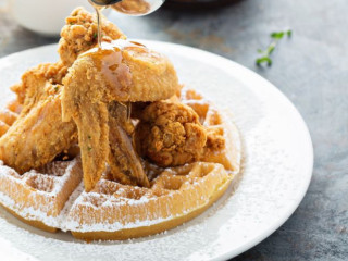 Nana's Chicken-N-Waffles