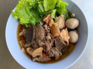 Rote Yiam Beef Noodle