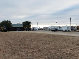M H Lodge And Rv Park