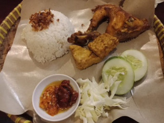 Ayam Goreng Ndeso Bu Linda