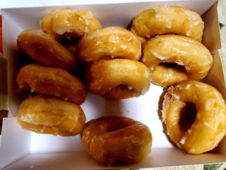 Deedee Donuts