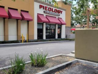 Pieology Pizzeria Granada Village, Granada Hills