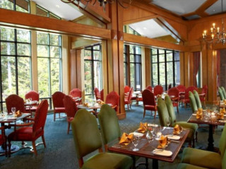 Tree Restaurant And Bar -the Lodge At Woodloch