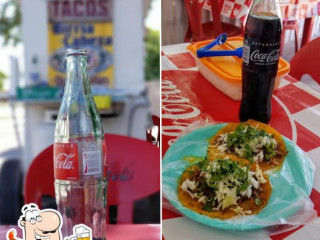 Tacos De Birria Cabeza Y Quesabirrias Y Jugos