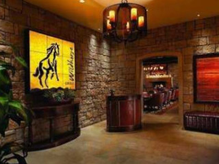 Wildhorse Grill, Lounge