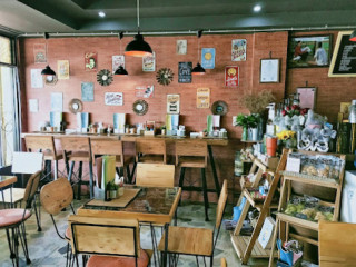 Upbeat Cafe At Lamphun