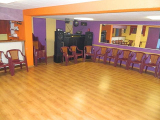 L'elanceze Et Belle Vallee