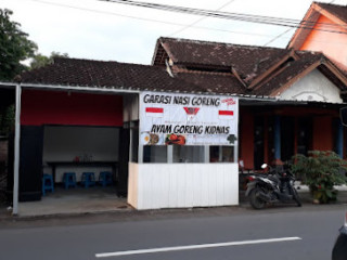 Garasi Nasi Goreng Rendang Spesial Sandik