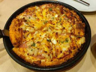 Pizza Hut Dining Restaurants