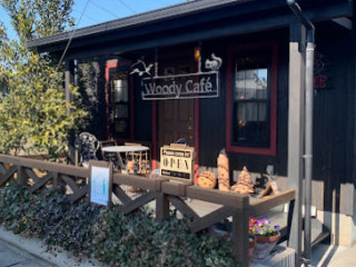 Woody Cafe