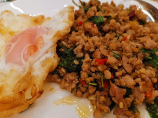 ต้นกะเพรา