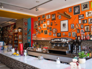 Die Hutschachtel Café Bistro Chapeau Co.