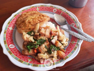 เจ๊หน่อยอาหารตามสั่ง