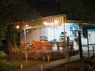 ร้านหมวยเล็ก