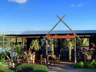 The Coffee River กาแฟริมน้ำ