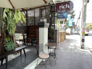 Rich Coffee House