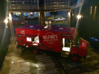 Delfino’s Chicago Style Pizza Truck