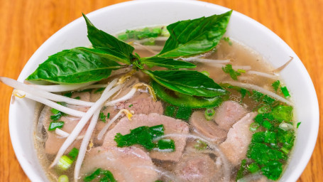 13. Phở Tái (Rice Noodle Soup with Rare Lean Beef)