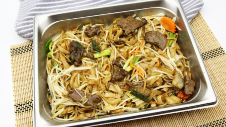Beef With Stir Fried Flat Noodle (Party Tray: Size L)