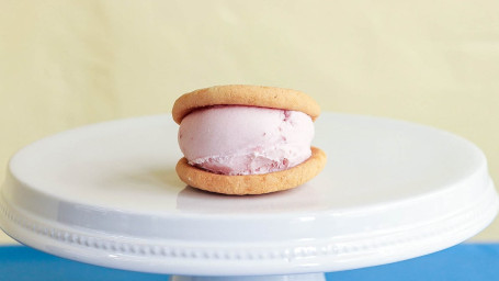 Butter Sugar Cookies With Very Berry Strawberry Ice Cream