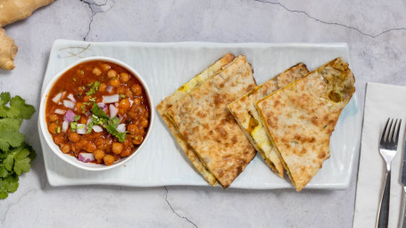 Paneer Lababdar, Amritsari Chana Masala, Chillies Special Daal Makhani, Rice, Salad Naan (Veg)