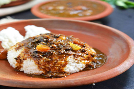 Vathakuzhambu Rice With Pappad And Vada