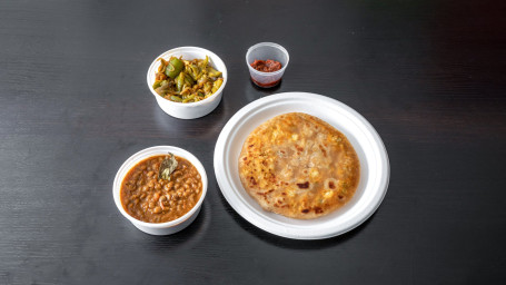 Aloo Gobi Paratha With Curry (4 Pieces)