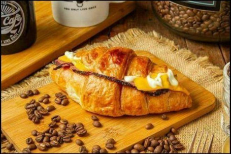 Shū Cài Qǐ Sī Niú Ròu Kě Sòng Beef Cheese Croissant