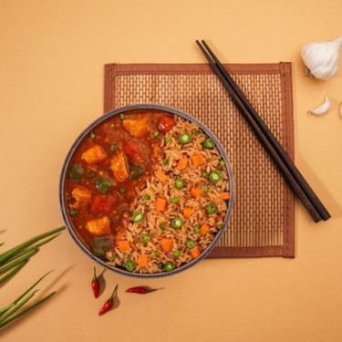 Poulet Au Piment Avec Riz Frit Aux Légumes