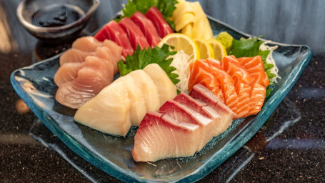 Chef’s Choice Sashimi (20 Pieces)