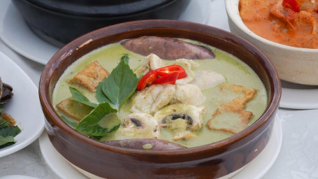 Thai Green Curry Chicken In Broth Lǜ Kā Lí Jī Tāng Méng