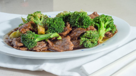 #30. Beef With Broccoli Niú Ròu Bǎi Jiā Lì