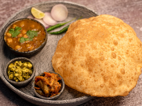 Chola Bhatura (2 Pièces)