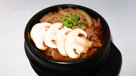 Bulgogi Mushroom Stew 불고기버섯찌개