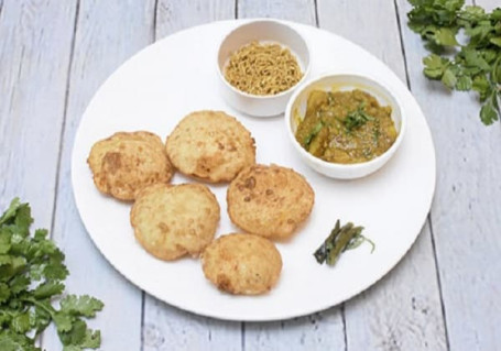 Club Kachori Sabji