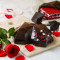 Gâteau Dôme En Forme De Coeur Au Chocolat Noir Pinata
