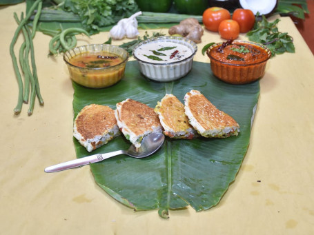 Masala Sandwich Uttapam