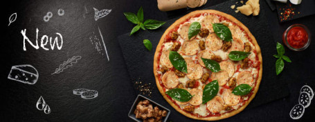 Pizza Gastronomique Au Poulet Et Au Salami