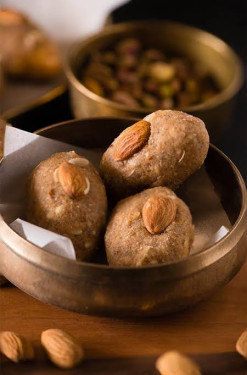 Desi Ghee Gond Laddu