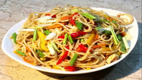 Veg Chowmein (With Grated Paneer)