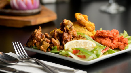 Vegetable Pakora Platter