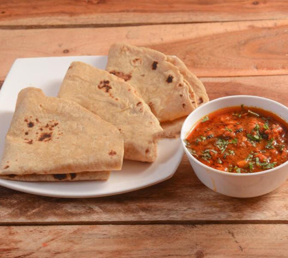 Chapati (4 Pcs) With Chicken Kassa
