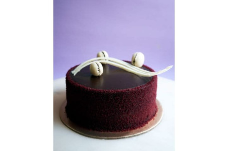 Red Velvet And Chocolate Ganache Cake (1 Lb)