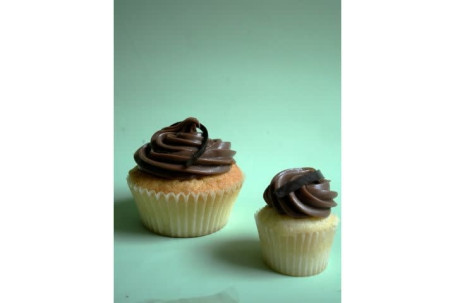 Vanilla With Milk Chocolate Ganache Cupcake