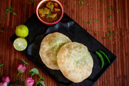 Hara Matar Kachori With Aloo Sabzi (2 Pcs)