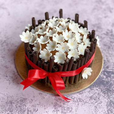 Chocolate Daisy Celebration Cake (4