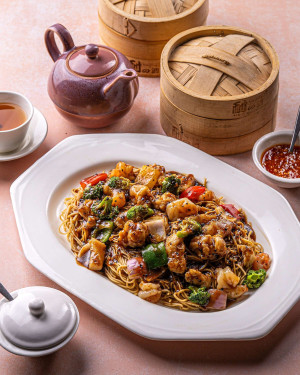 Shanghai Seafood Noodles In Black Pepper Sauce