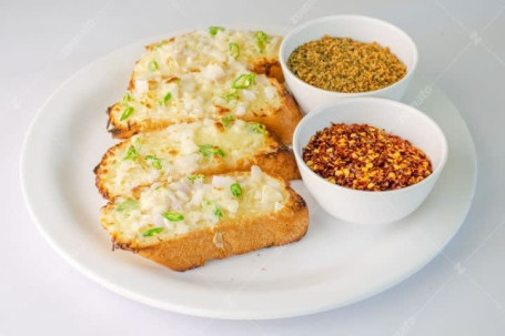 Chilli Onion Garlic Bread (4 Pcs)
