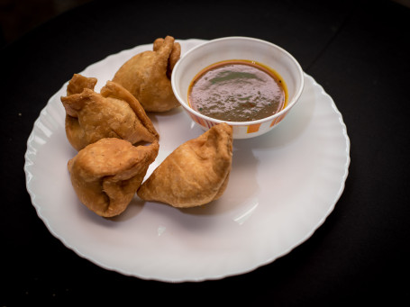 Samosa With Sabzi 2 Pc) Tea 500 Ml